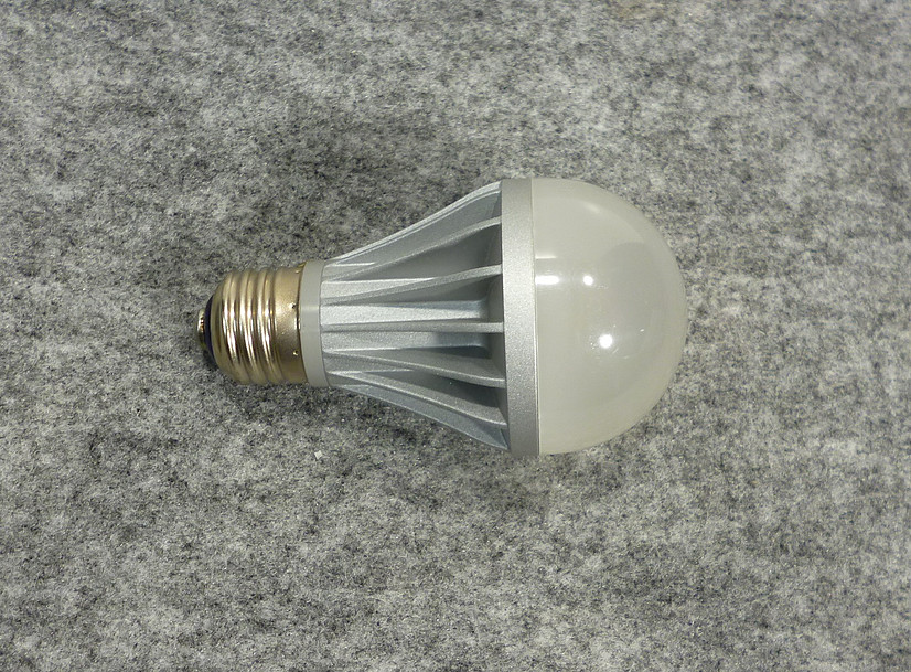 LED電球6.4W E26